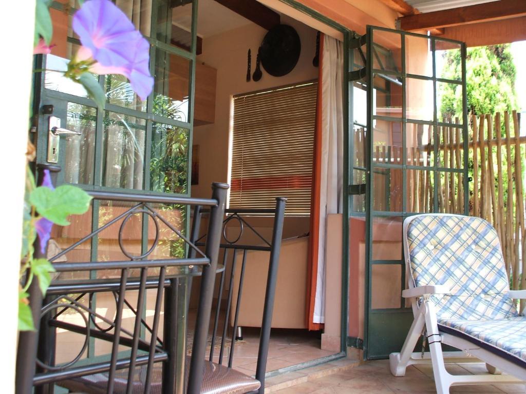 Cherry Tree Cottage B&B Linden Йоханнесбург Номер фото