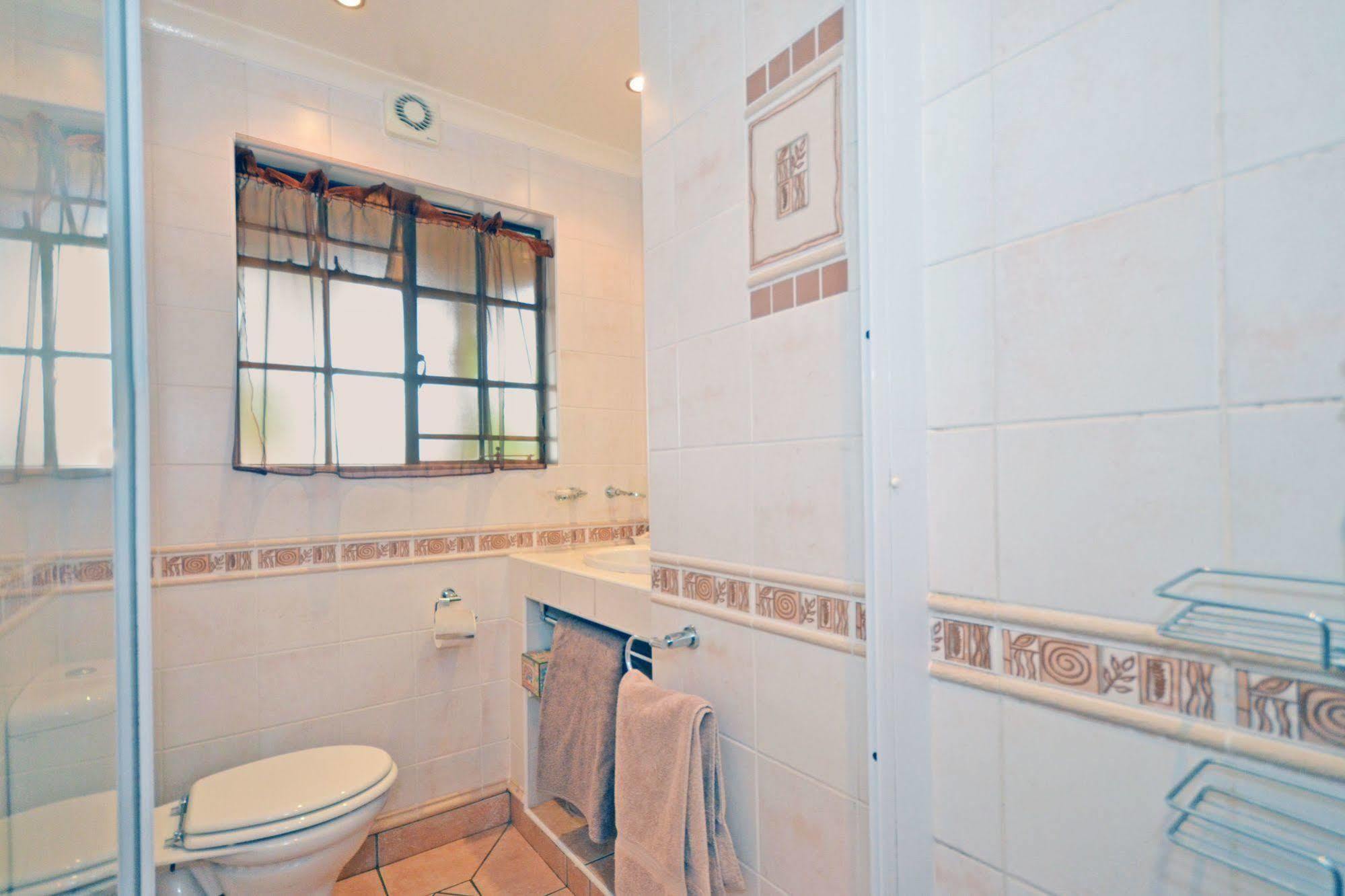 Cherry Tree Cottage B&B Linden Йоханнесбург Экстерьер фото