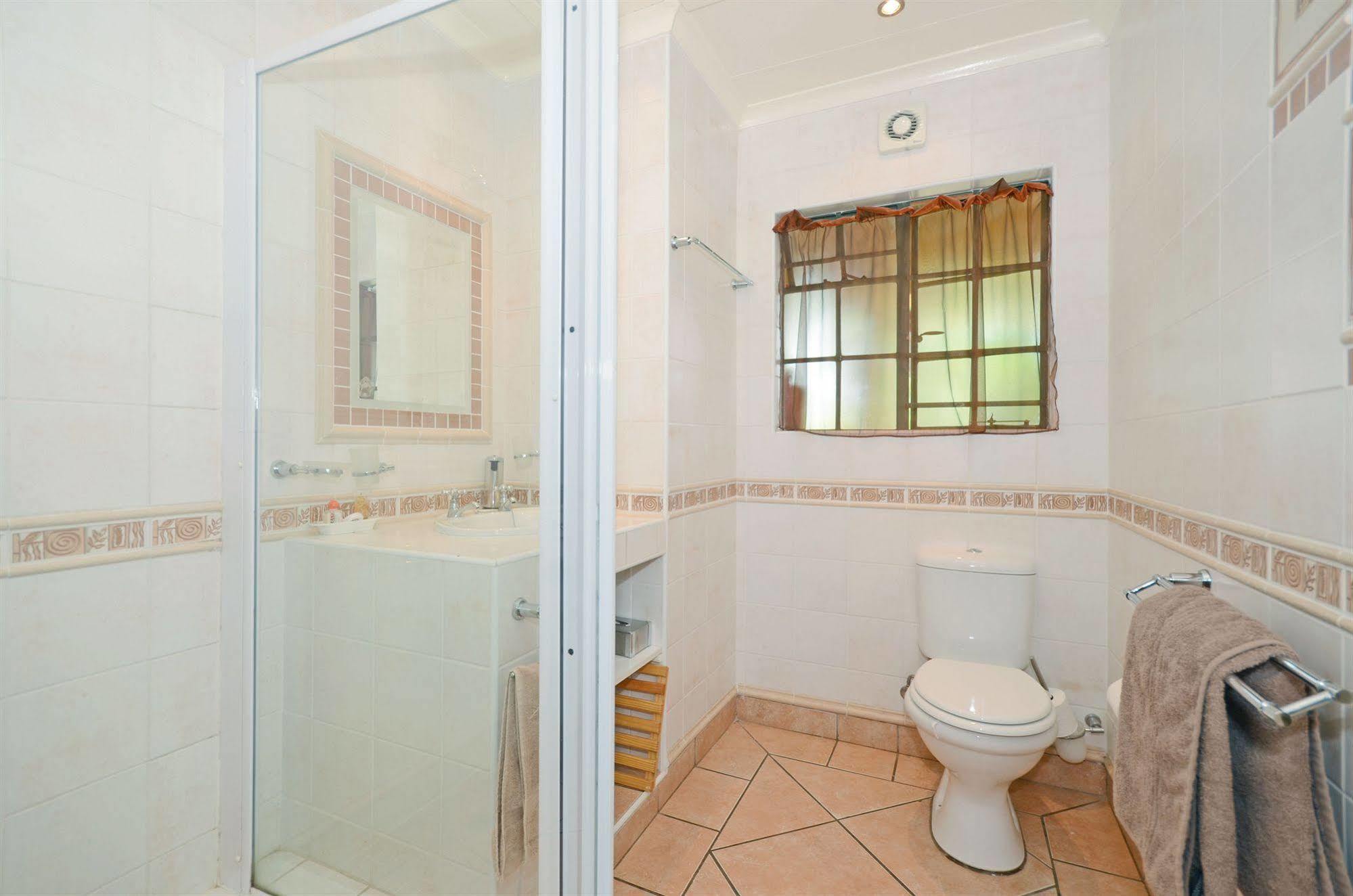 Cherry Tree Cottage B&B Linden Йоханнесбург Экстерьер фото
