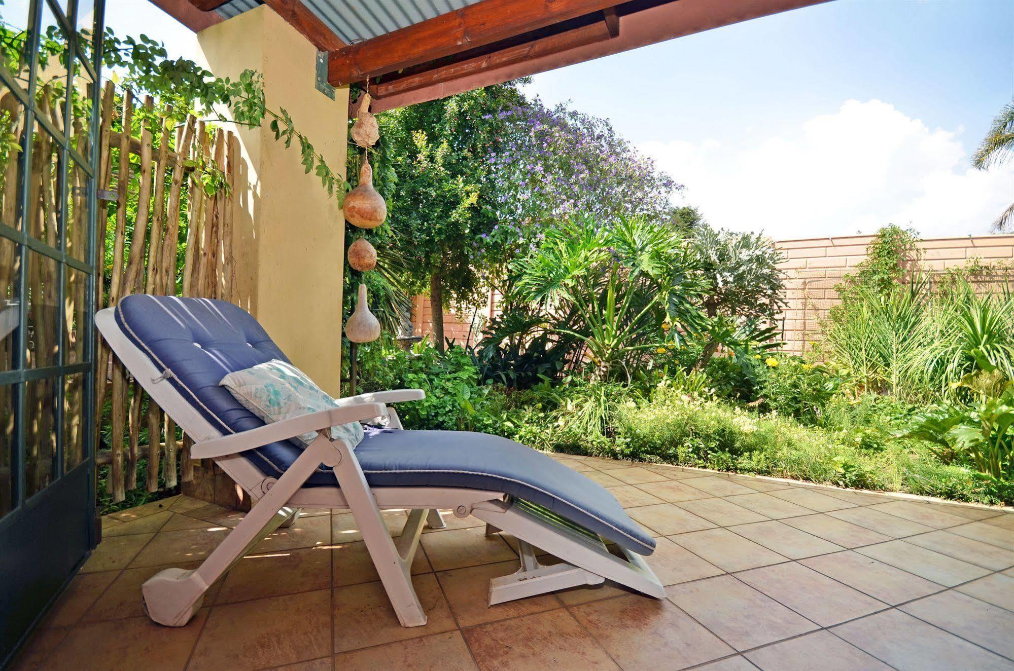 Cherry Tree Cottage B&B Linden Йоханнесбург Экстерьер фото