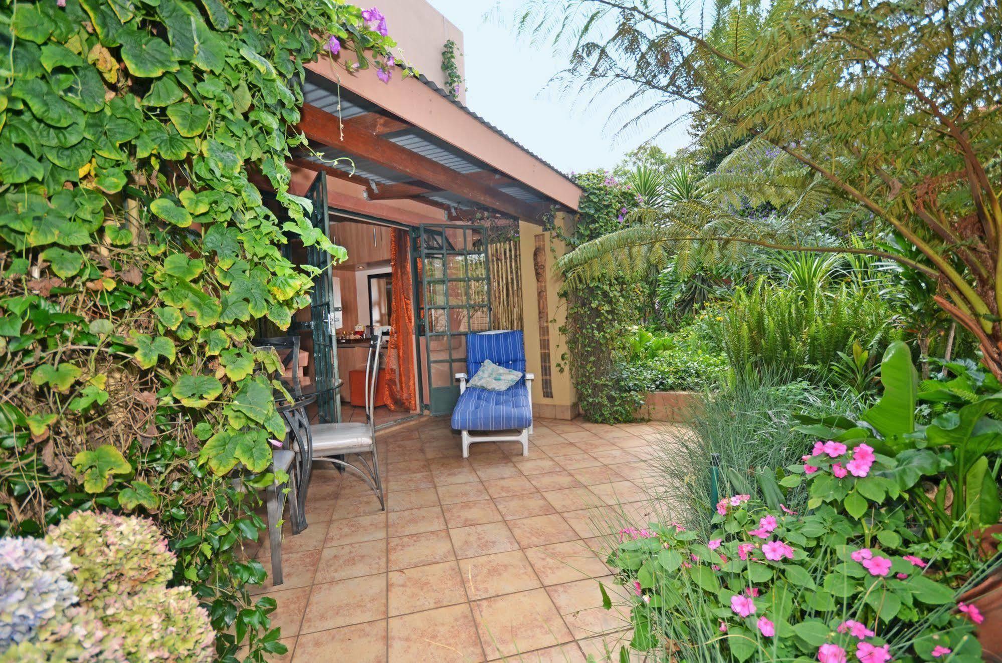 Cherry Tree Cottage B&B Linden Йоханнесбург Экстерьер фото